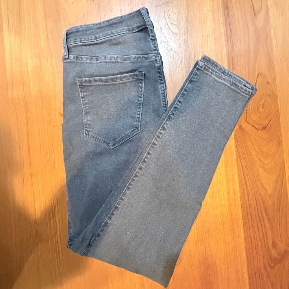 Old Navy Women's Skinny Jeans in Gray